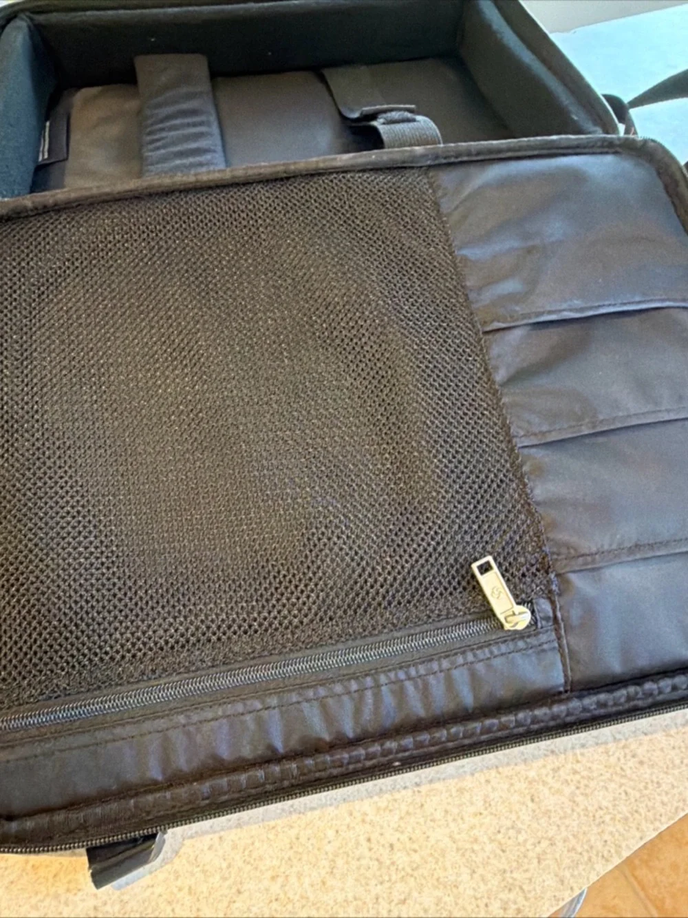 Samsonite Black briefcase Laptop Bag with adjustable shoulder straps canvas